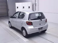 Toyota VITZ лот № 30125 оценка 3.5  с аукциона в Японии 1
