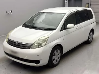 Toyota ISIS  с аукциона в Японии