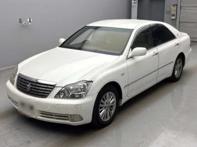 Toyota CROWN  с аукциона в Японии