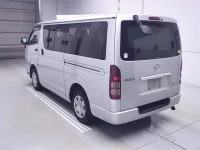 Toyota HIACE VAN лот № 70444 оценка R  с аукциона в Японии 1