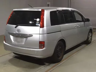 Toyota ISIS  с аукциона в Японии