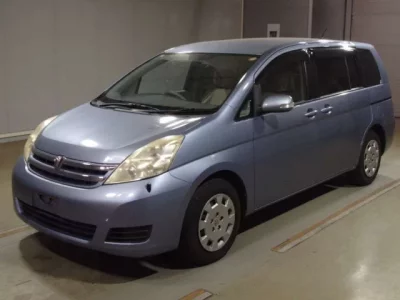 Toyota ISIS  с аукциона в Японии