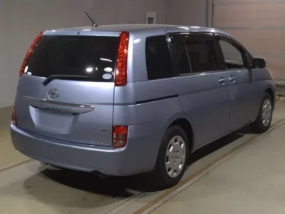 Toyota ISIS  с аукциона в Японии