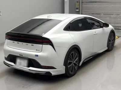 Toyota PRIUS  с аукциона в Японии