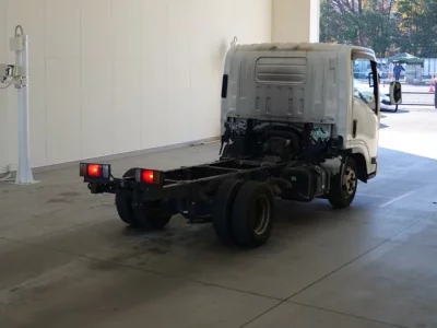 Isuzu ELF  с аукциона в Японии