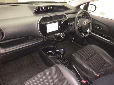 Toyota AQUA  с аукциона в Японии