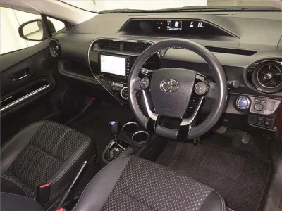 Toyota AQUA  с аукциона в Японии