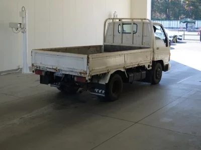 Toyota DYNA  с аукциона в Японии