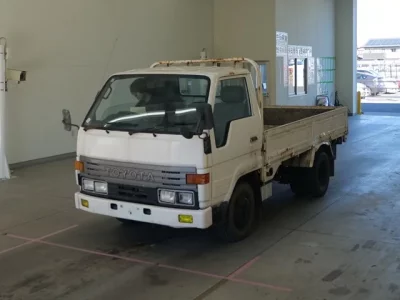 Toyota DYNA  с аукциона в Японии