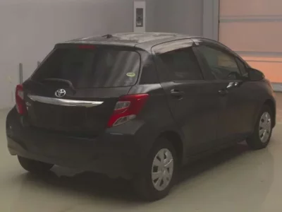 Toyota VITZ  с аукциона в Японии