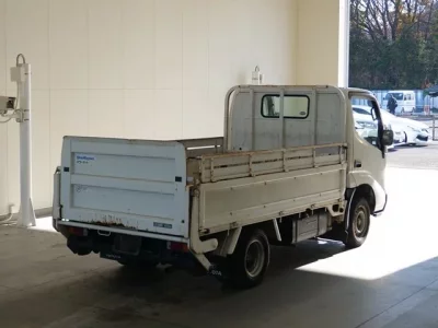 Toyota DYNA  с аукциона в Японии