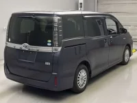 Toyota VOXY лот № 371 оценка RA  с аукциона в Японии 1