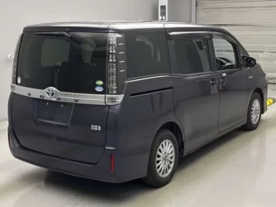 Toyota VOXY  с аукциона в Японии