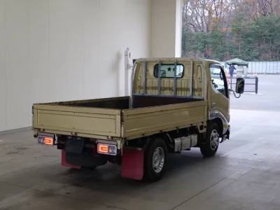 Toyota DYNA  с аукциона в Японии