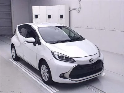 Toyota AQUA  с аукциона в Японии