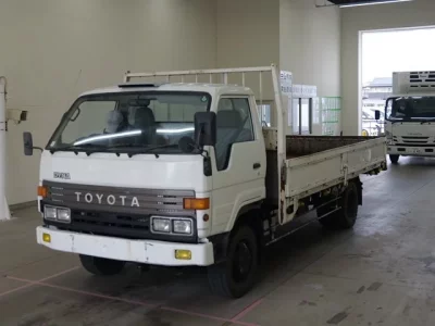 Toyota DYNA  с аукциона в Японии