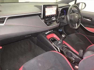 Toyota COROLLA SPORT  с аукциона в Японии