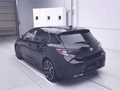 Toyota COROLLA SPORT  с аукциона в Японии