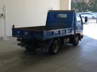 Mitsubishi CANTER лот № 1900 оценка 3  с аукциона в Японии 1