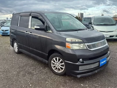 Toyota VOXY  с аукциона в Японии