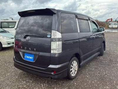 Toyota VOXY  с аукциона в Японии