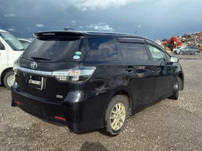 Toyota WISH  с аукциона в Японии