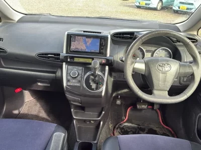 Toyota WISH  с аукциона в Японии