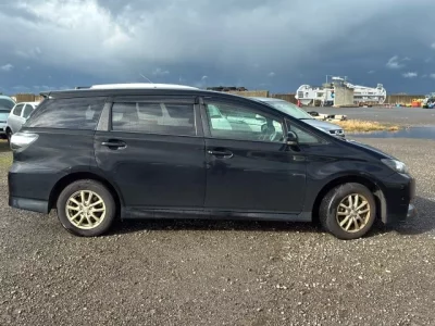 Toyota WISH  с аукциона в Японии