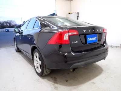 Volvo S60  с аукциона в Японии