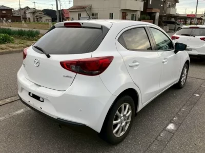 Mazda MAZDA2  с аукциона в Японии