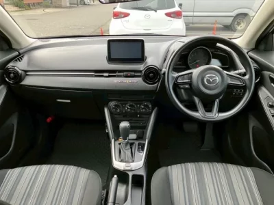 Mazda MAZDA2  с аукциона в Японии