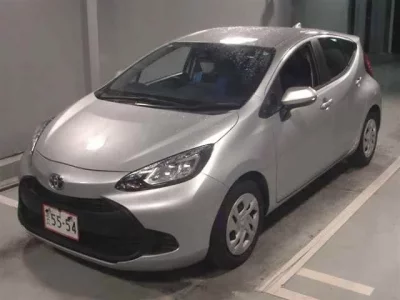 Toyota AQUA  с аукциона в Японии