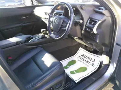 Lexus UX  с аукциона в Японии