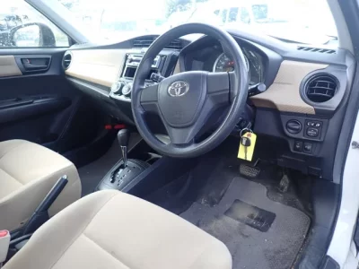 Toyota COROLLA AXIO  с аукциона в Японии