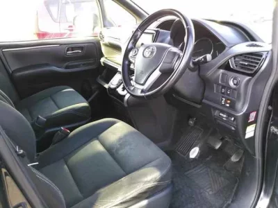 Toyota ESQUIRE  с аукциона в Японии