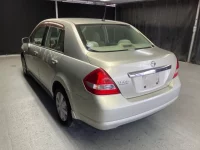 Nissan TIIDA LATIO лот № 1108 оценка R  с аукциона в Японии 1