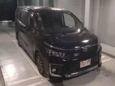 Toyota VOXY  с аукциона в Японии