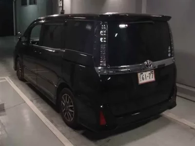 Toyota VOXY  с аукциона в Японии