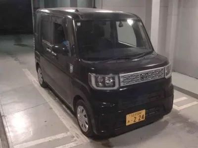 Toyota PIXIS MEGA  с аукциона в Японии