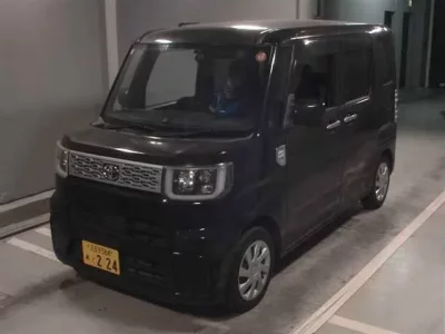 Toyota PIXIS MEGA  с аукциона в Японии