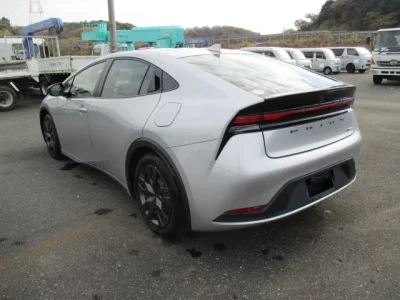 Toyota PRIUS  с аукциона в Японии