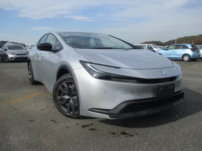 Toyota PRIUS  с аукциона в Японии