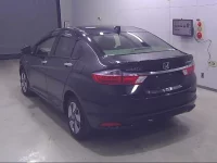 Honda GRACE лот № 10351 оценка 3  с аукциона в Японии 3