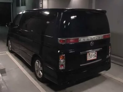 Nissan ELGRAND  с аукциона в Японии