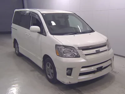 Toyota NOAH  с аукциона в Японии