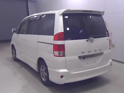 Toyota NOAH  с аукциона в Японии
