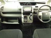 Toyota VOXY лот № 428 оценка 3.5  с аукциона в Японии 7