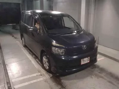 Toyota VOXY  с аукциона в Японии