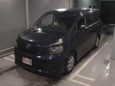 Toyota VOXY  с аукциона в Японии