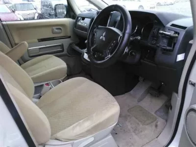 Mitsubishi DELICA D5